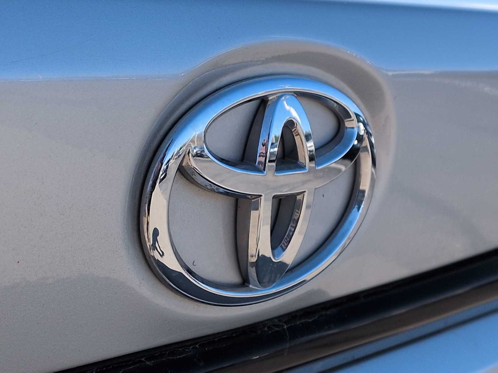 Thumbnail: 2023 Toyota Corolla - 13