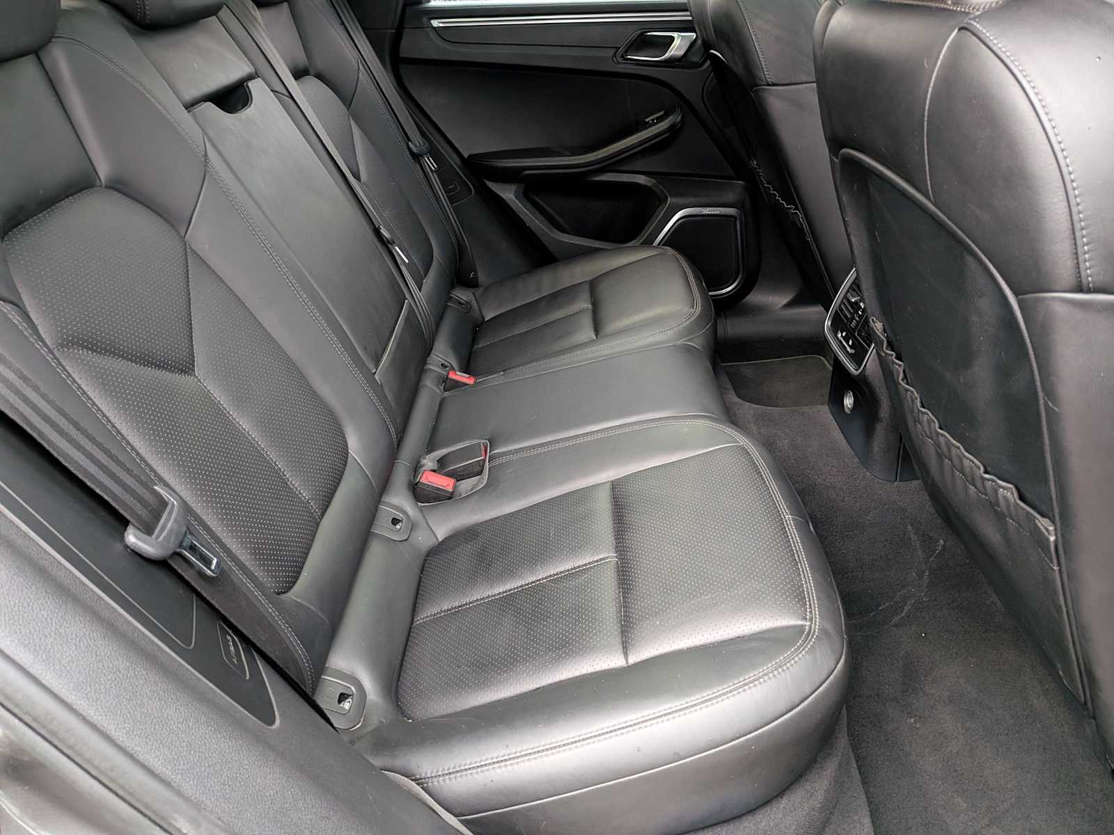 Thumbnail: 2016 Porsche Macan - 20