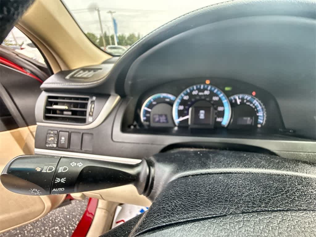 Thumbnail: 2012 Toyota Camry - 23