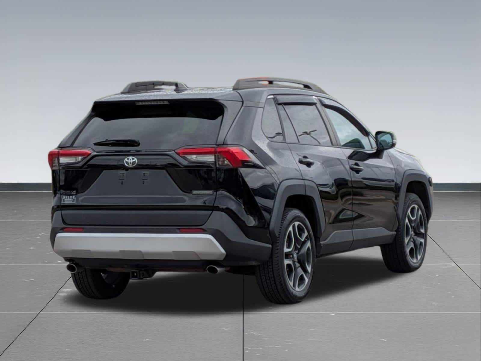 Thumbnail: 2019 Toyota RAV4 - 6