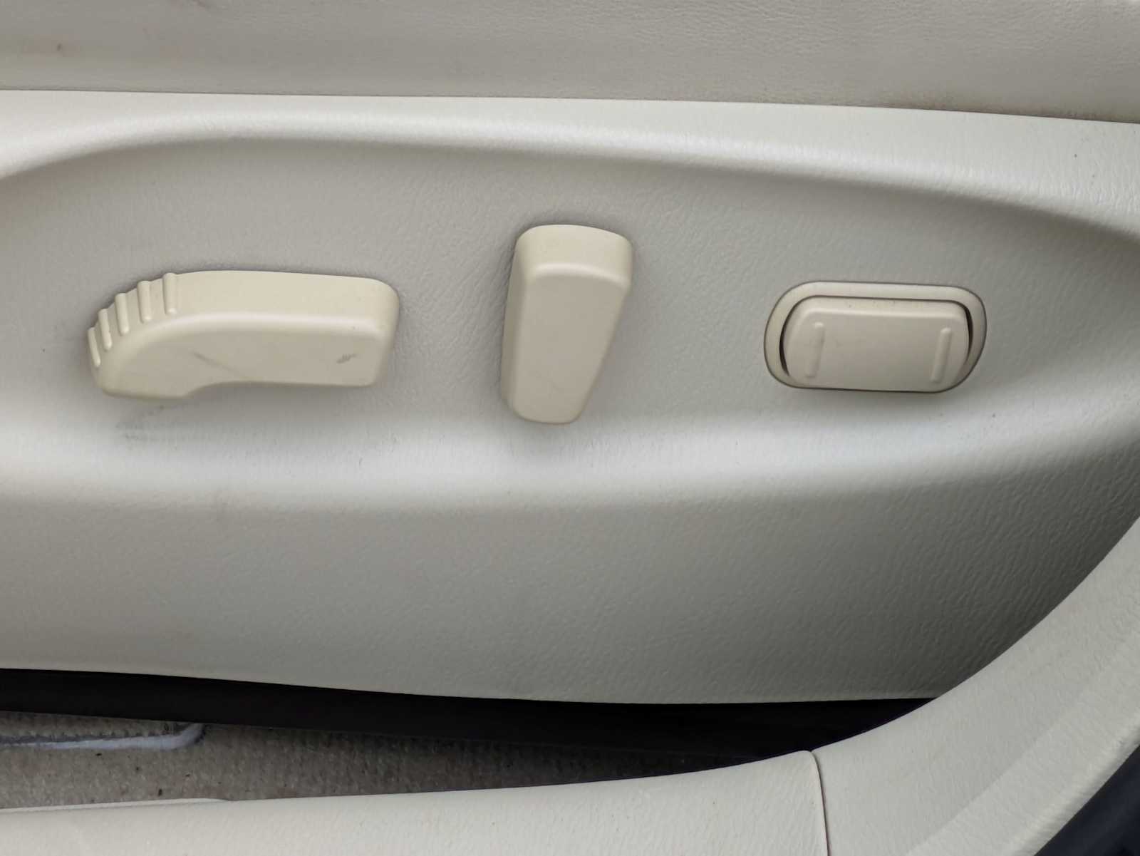 Thumbnail: 2016 INFINITI Q70 - 16