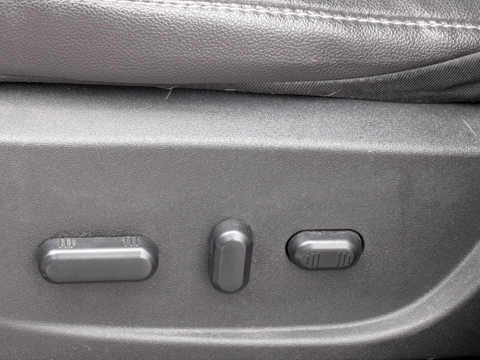 Thumbnail: 2015 Ford Escape - 16