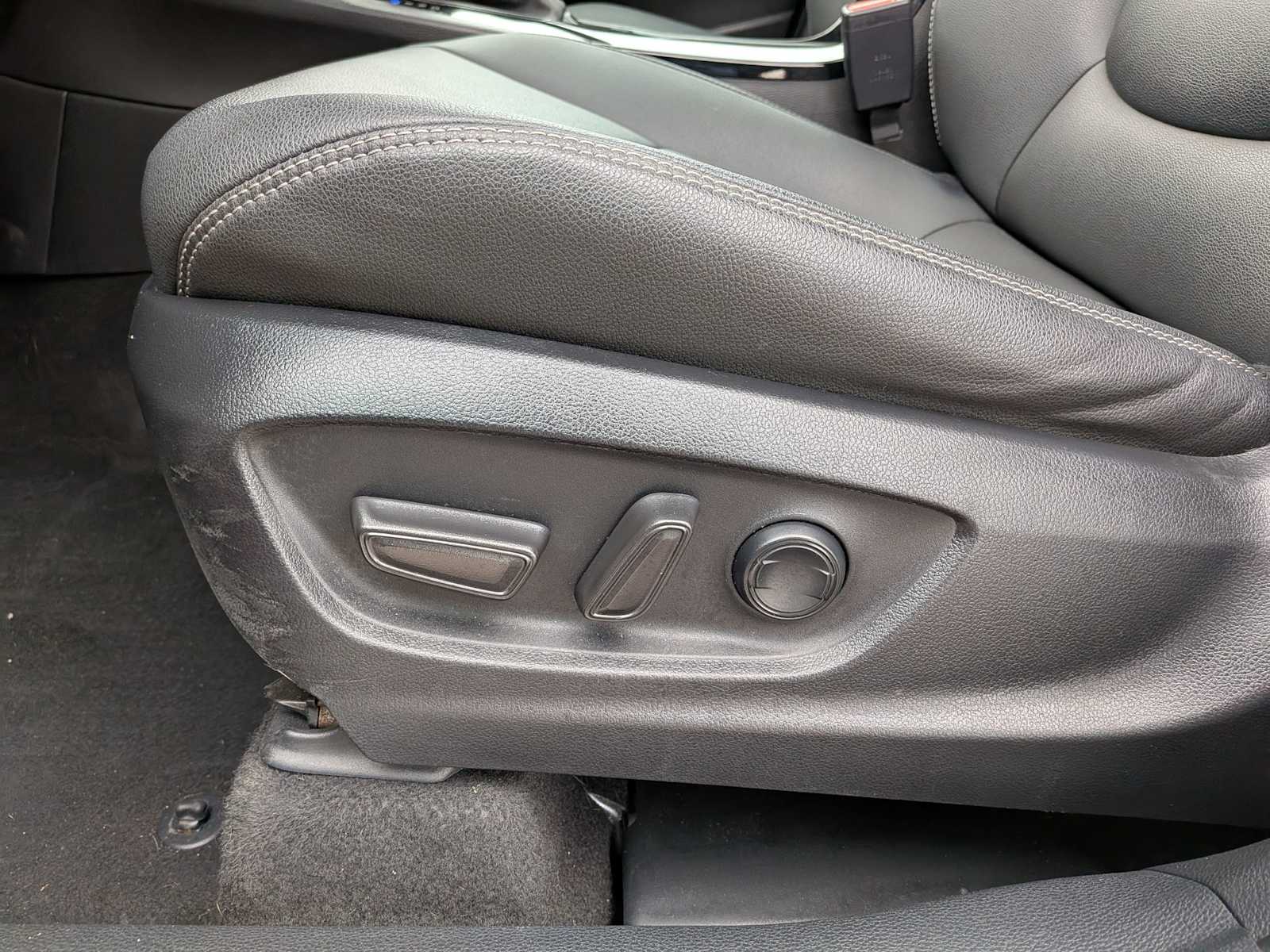 Thumbnail: 2022 Toyota Corolla Cross - 16