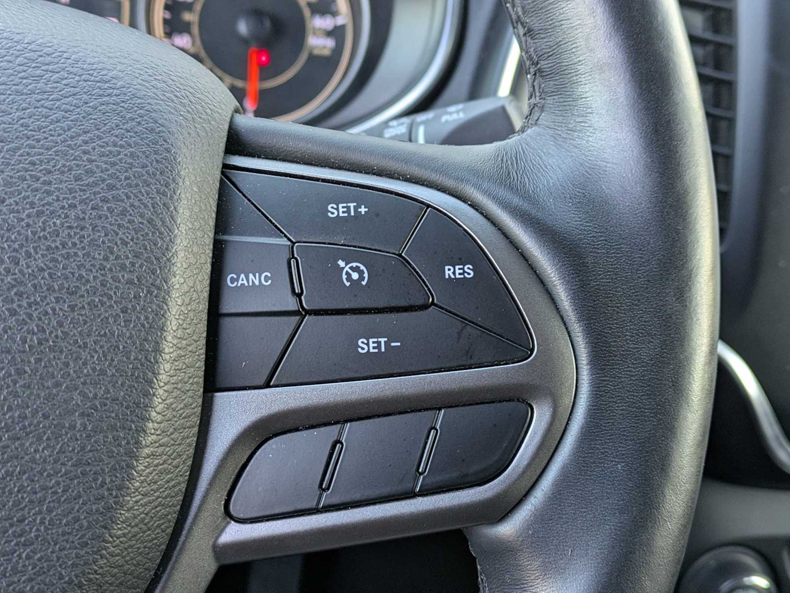 Thumbnail: 2019 Jeep Cherokee - 20