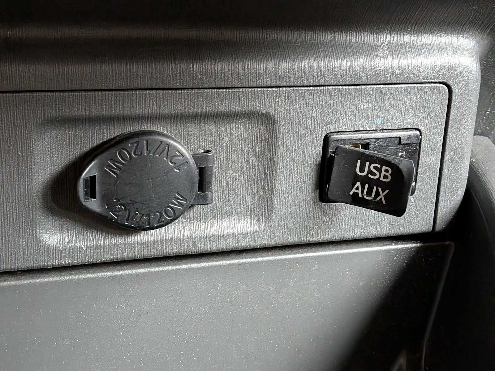 Thumbnail: 2014 Toyota Prius v - 29