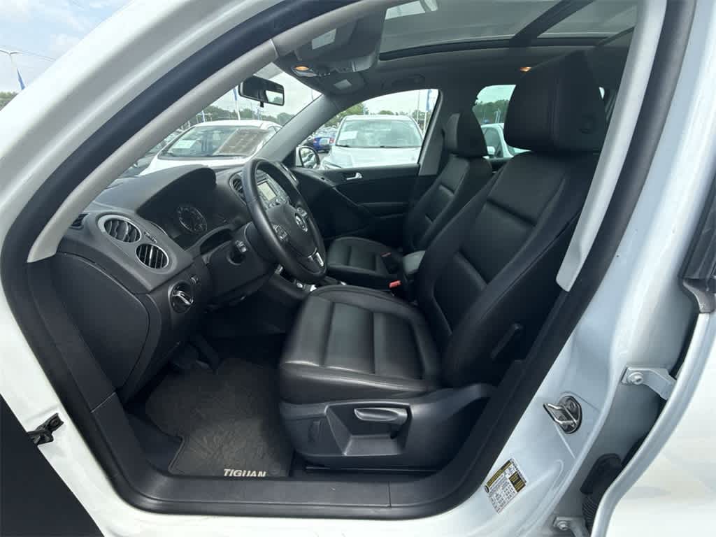 Thumbnail: 2014 Volkswagen Tiguan - 2