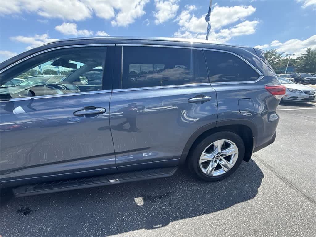 Thumbnail: 2019 Toyota Highlander - 4
