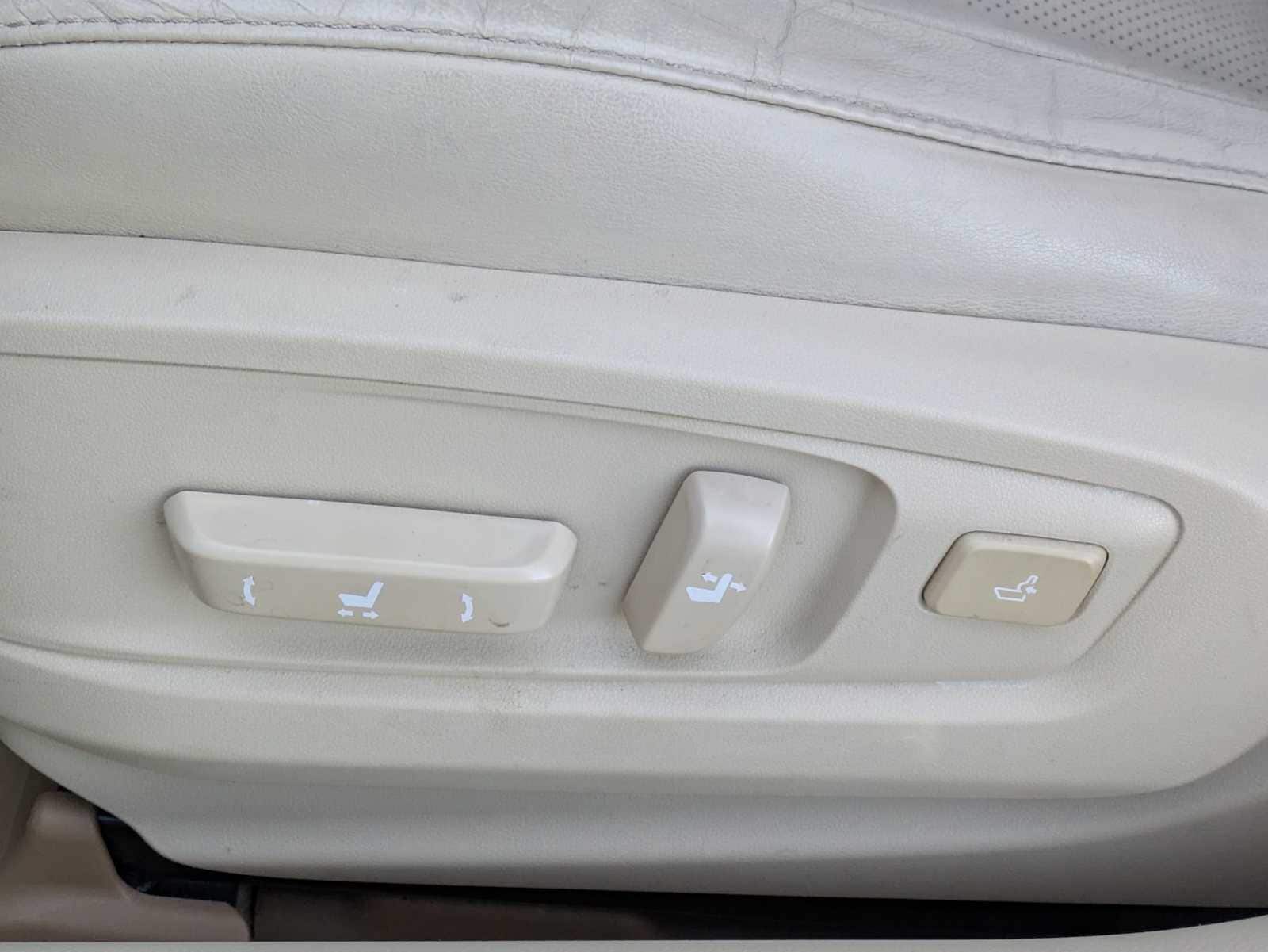 Thumbnail: 2013 Lexus ES - 16