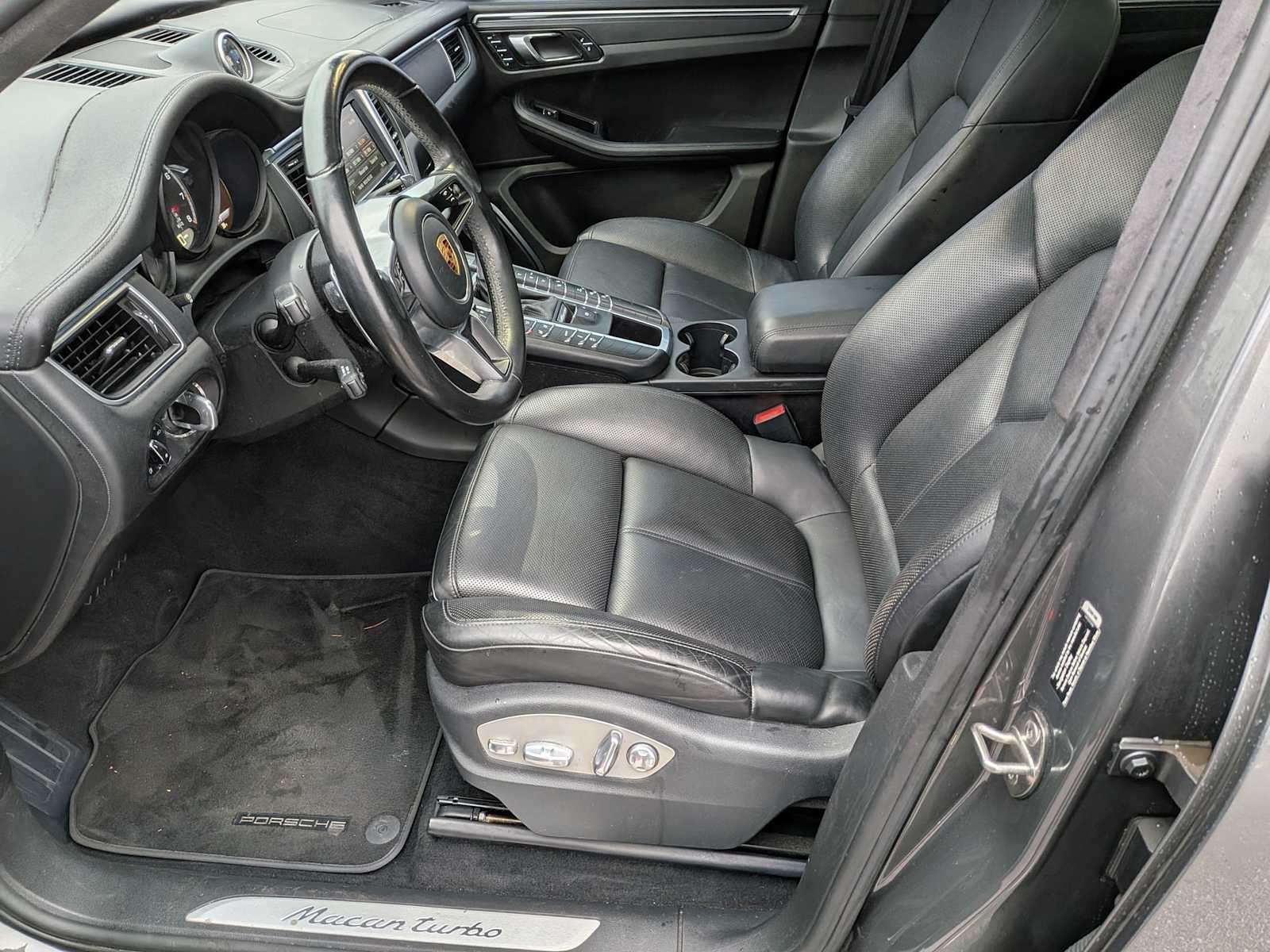 Thumbnail: 2016 Porsche Macan - 15