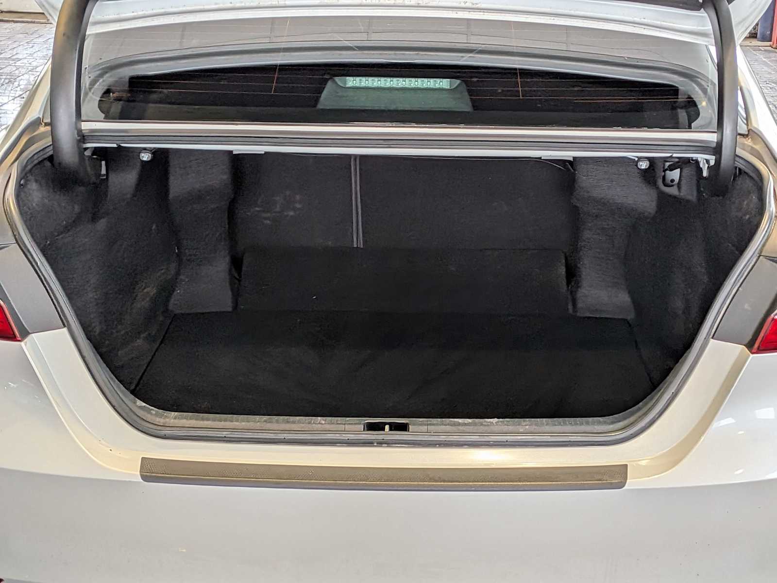 Thumbnail: 2019 Toyota Camry - 32