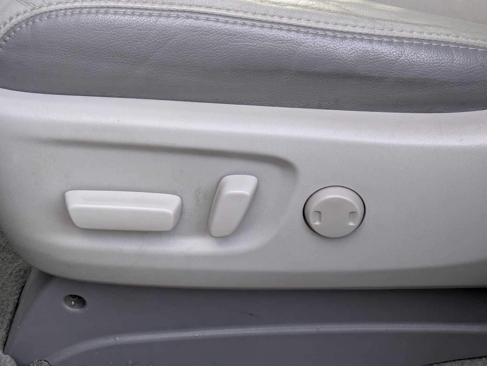 Thumbnail: 2012 Toyota Sienna - 16