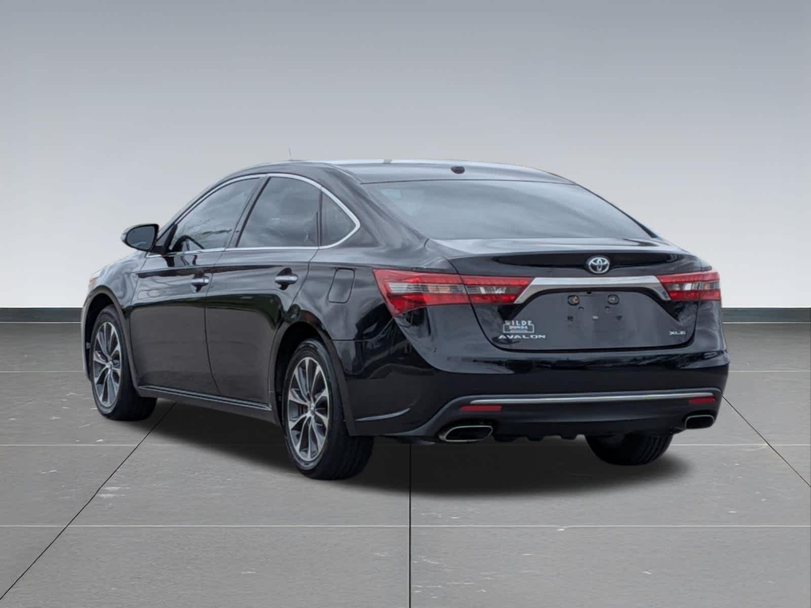 Thumbnail: 2016 Toyota Avalon - 4