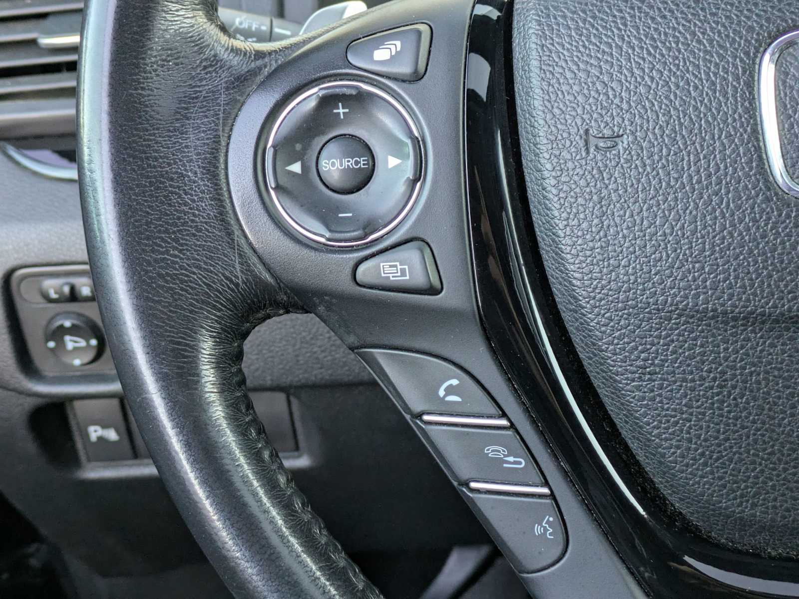 Thumbnail: 2017 Honda Pilot - 24