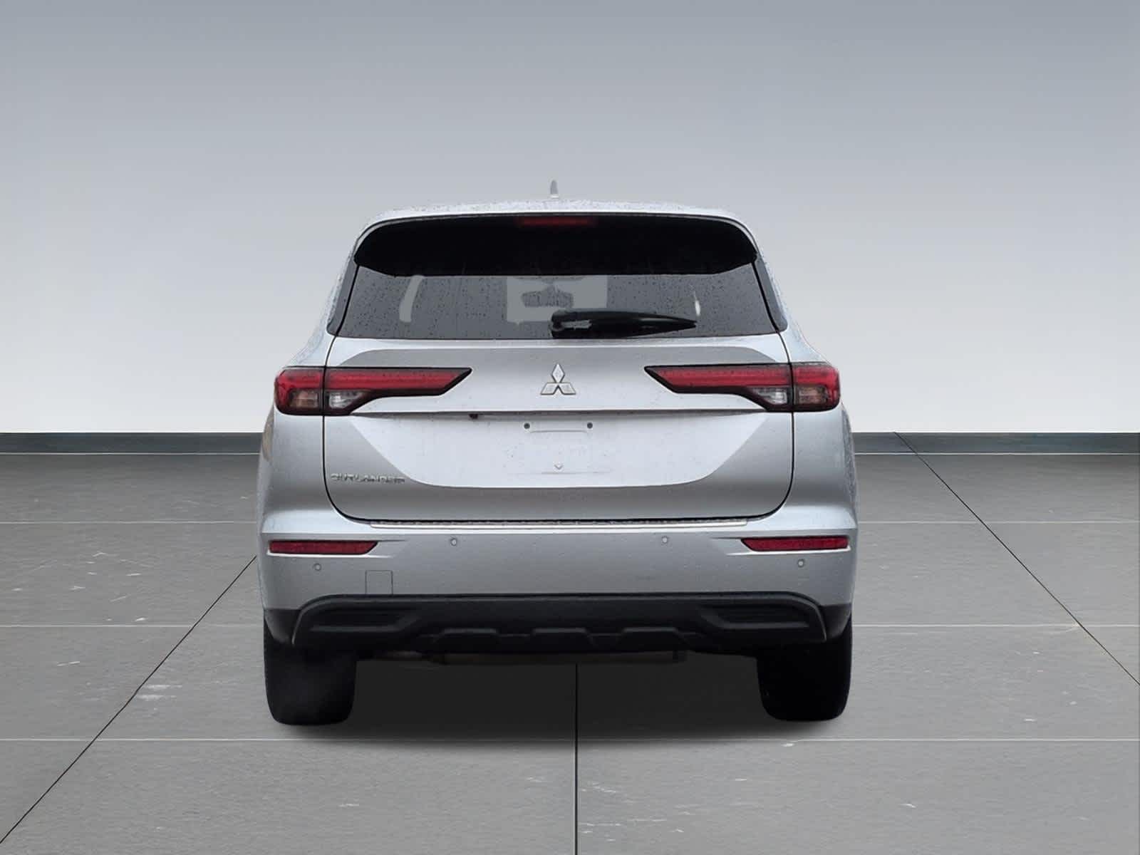 Thumbnail: 2022 Mitsubishi Outlander - 5