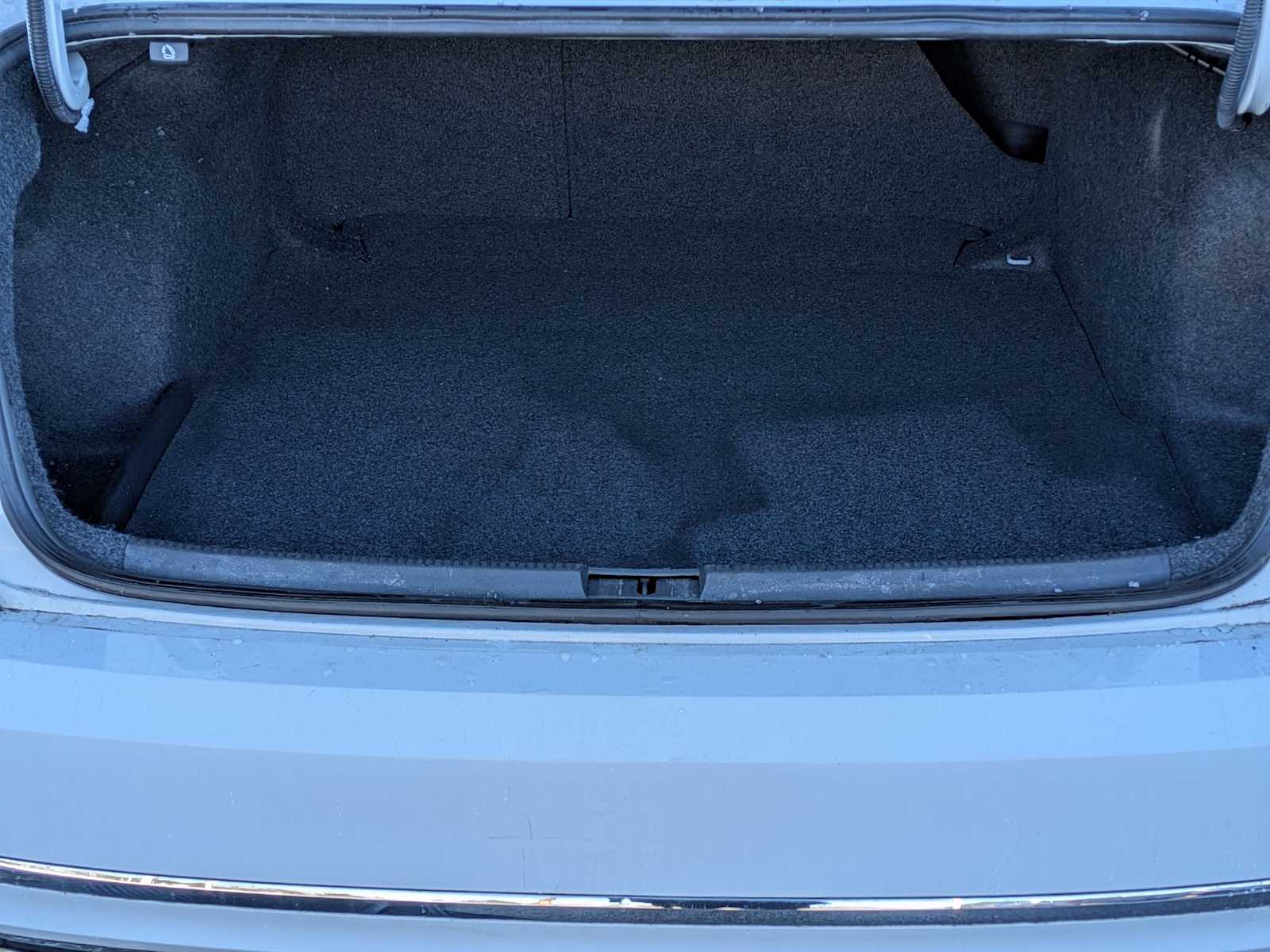 Thumbnail: 2018 Volkswagen Passat - 32