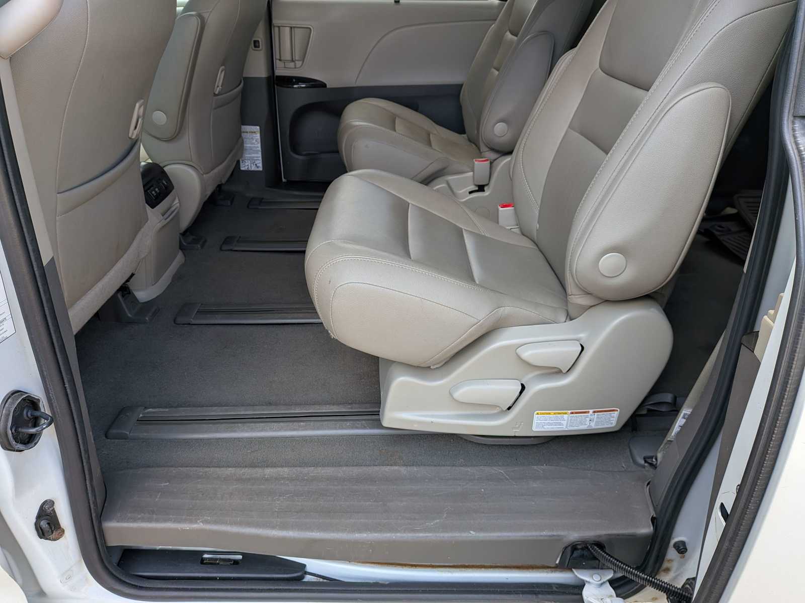 Thumbnail: 2020 Toyota Sienna - 17