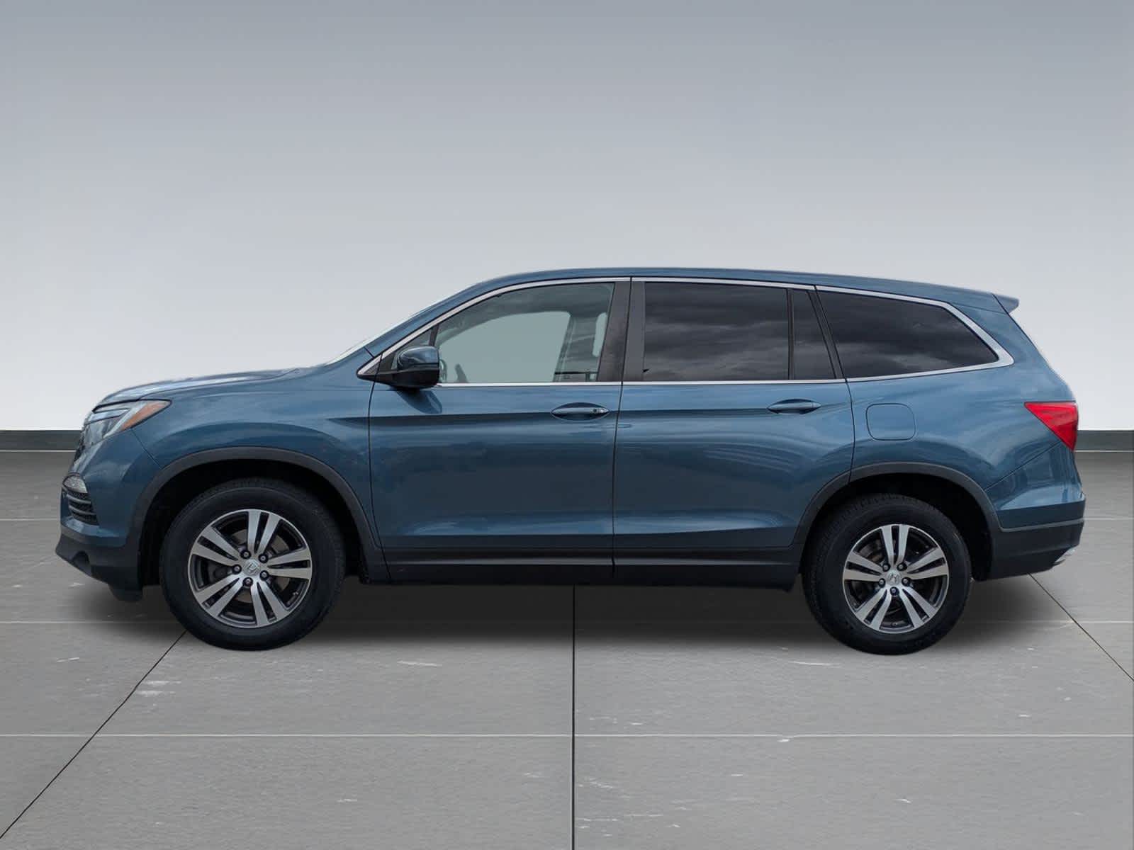 Thumbnail: 2017 Honda Pilot - 3