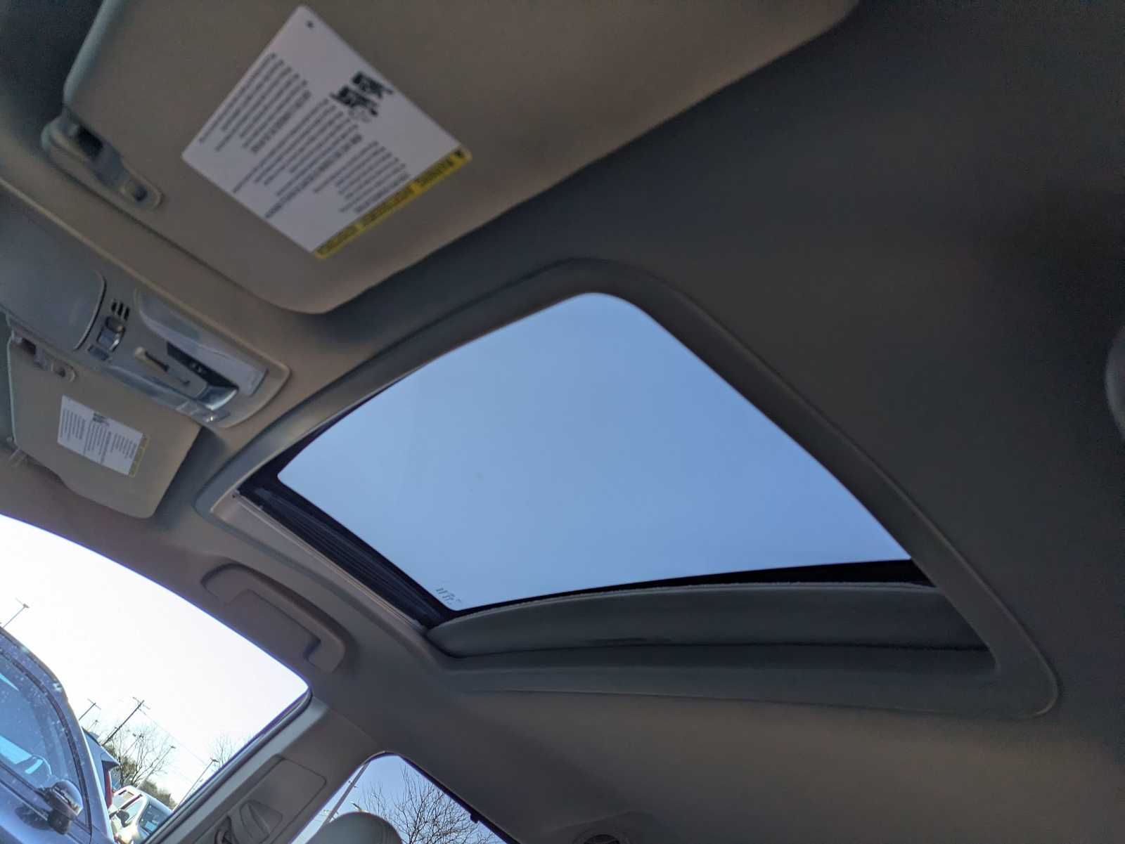 Thumbnail: 2018 Toyota Sienna - 18