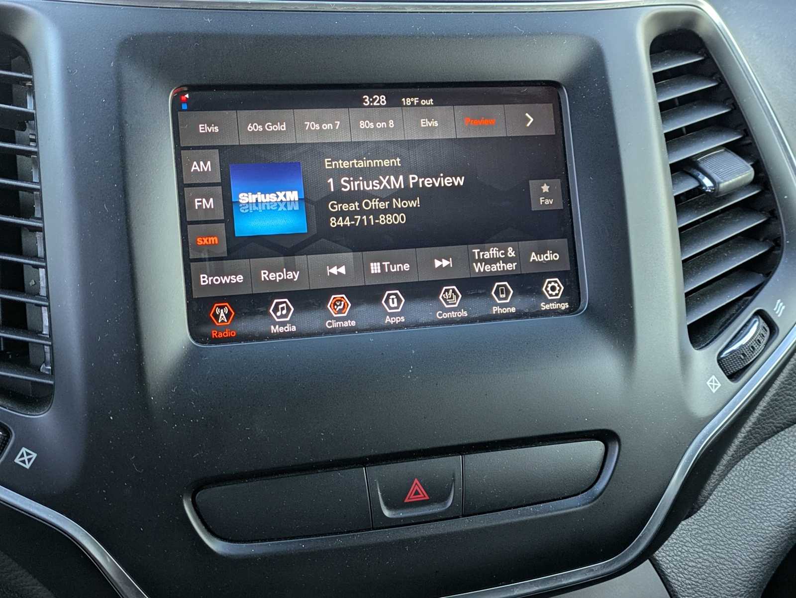 Thumbnail: 2019 Jeep Cherokee - 23