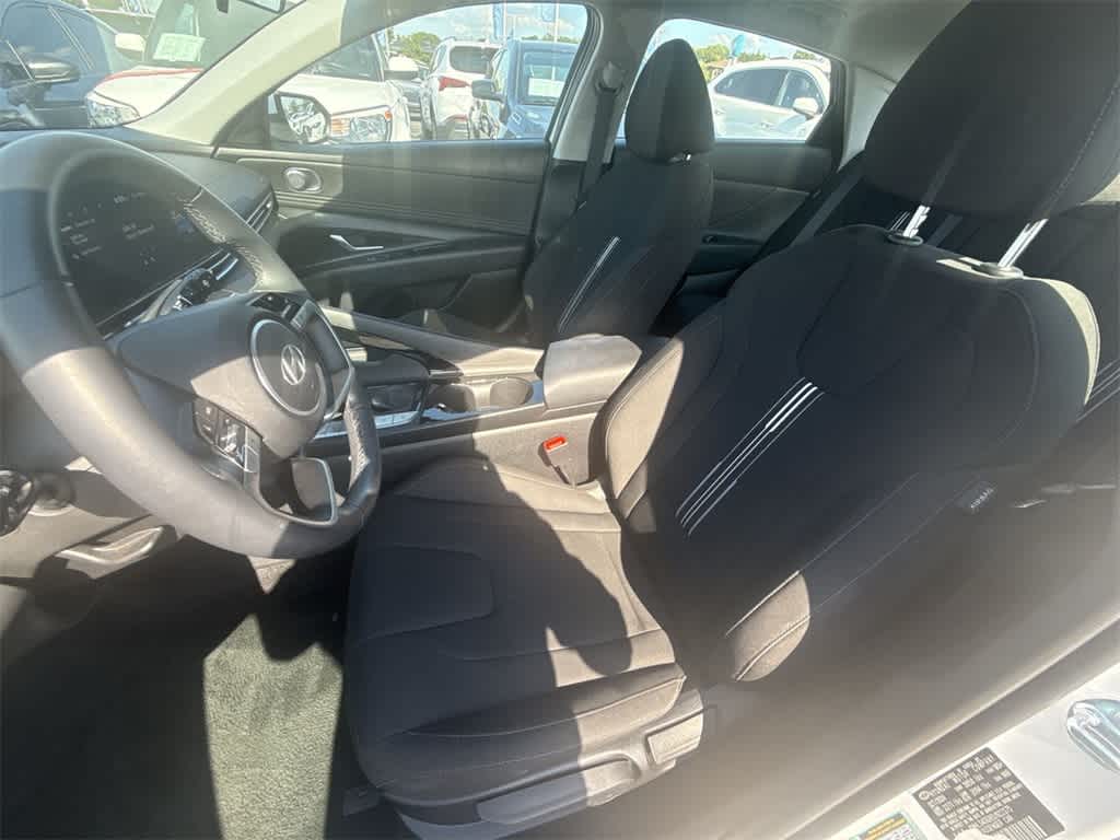 Thumbnail: 2025 Hyundai Elantra - 15