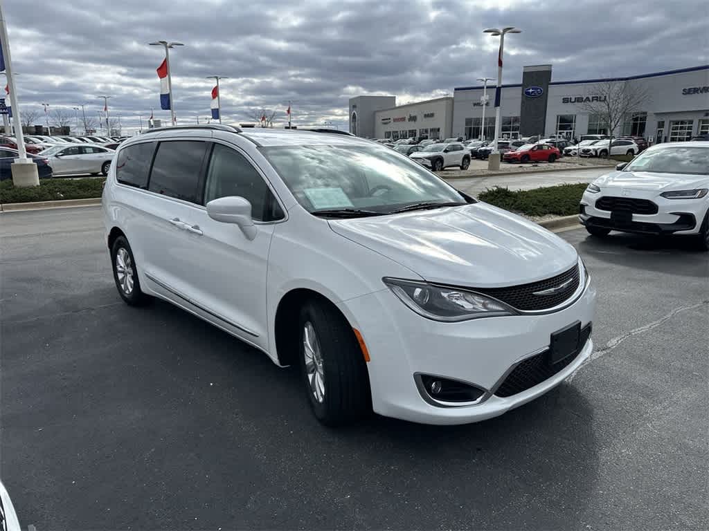2019 Chrysler Pacifica Touring 8