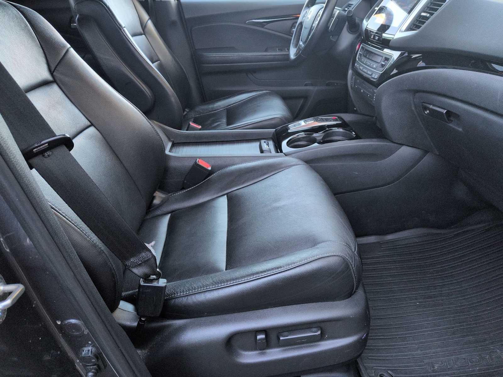 Thumbnail: 2016 Honda Pilot - 22