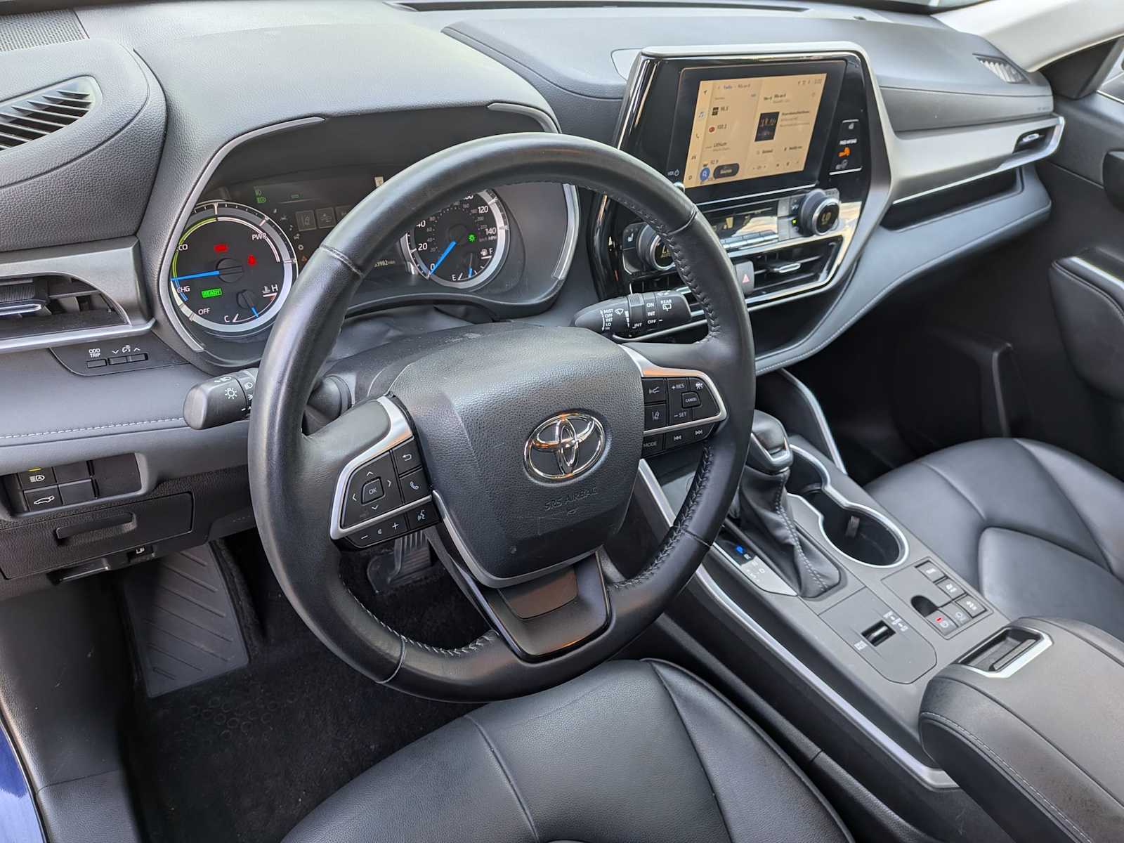 Thumbnail: 2023 Toyota Highlander - 14