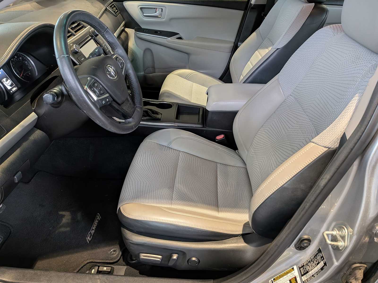 Thumbnail: 2017 Toyota Camry - 15