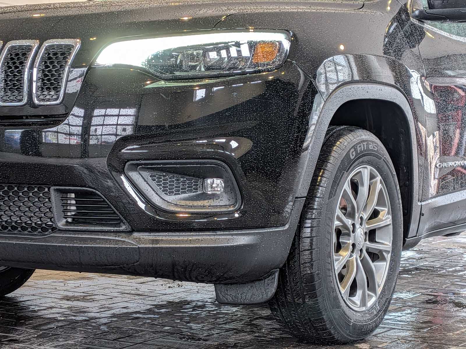 Thumbnail: 2019 Jeep Cherokee - 11