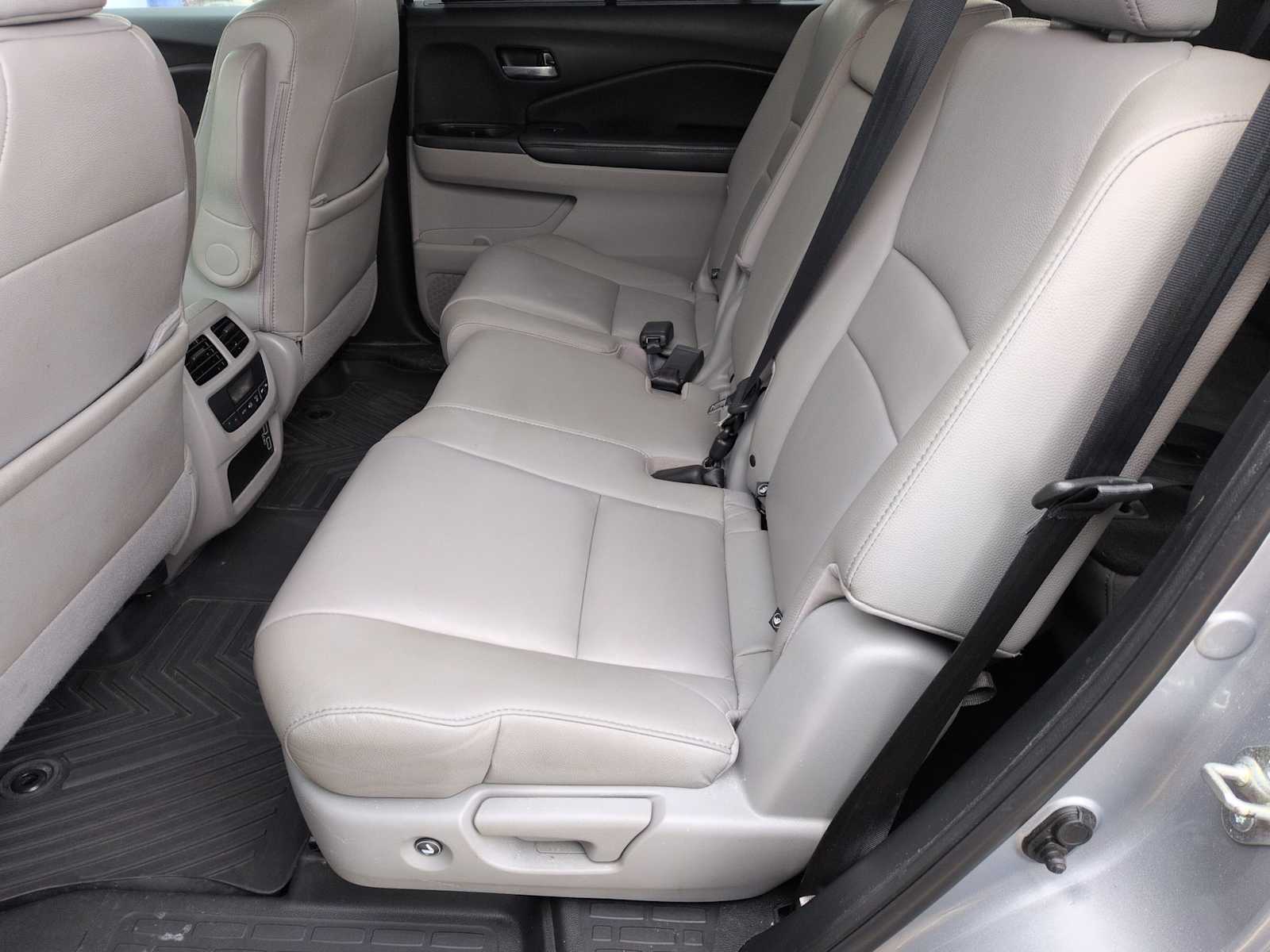 Thumbnail: 2020 Honda Pilot - 19