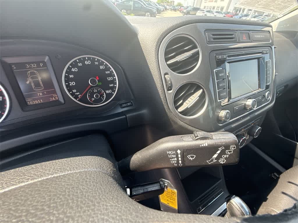 2012 Volkswagen Tiguan SE 26