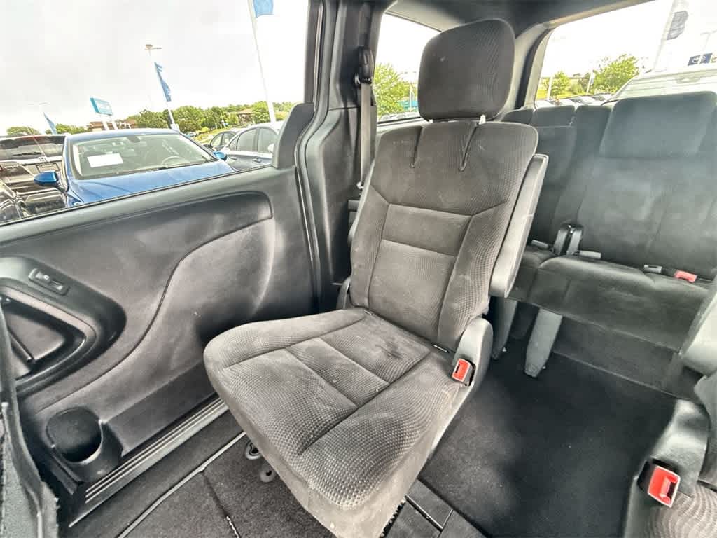 2017 Dodge Grand Caravan SE 18