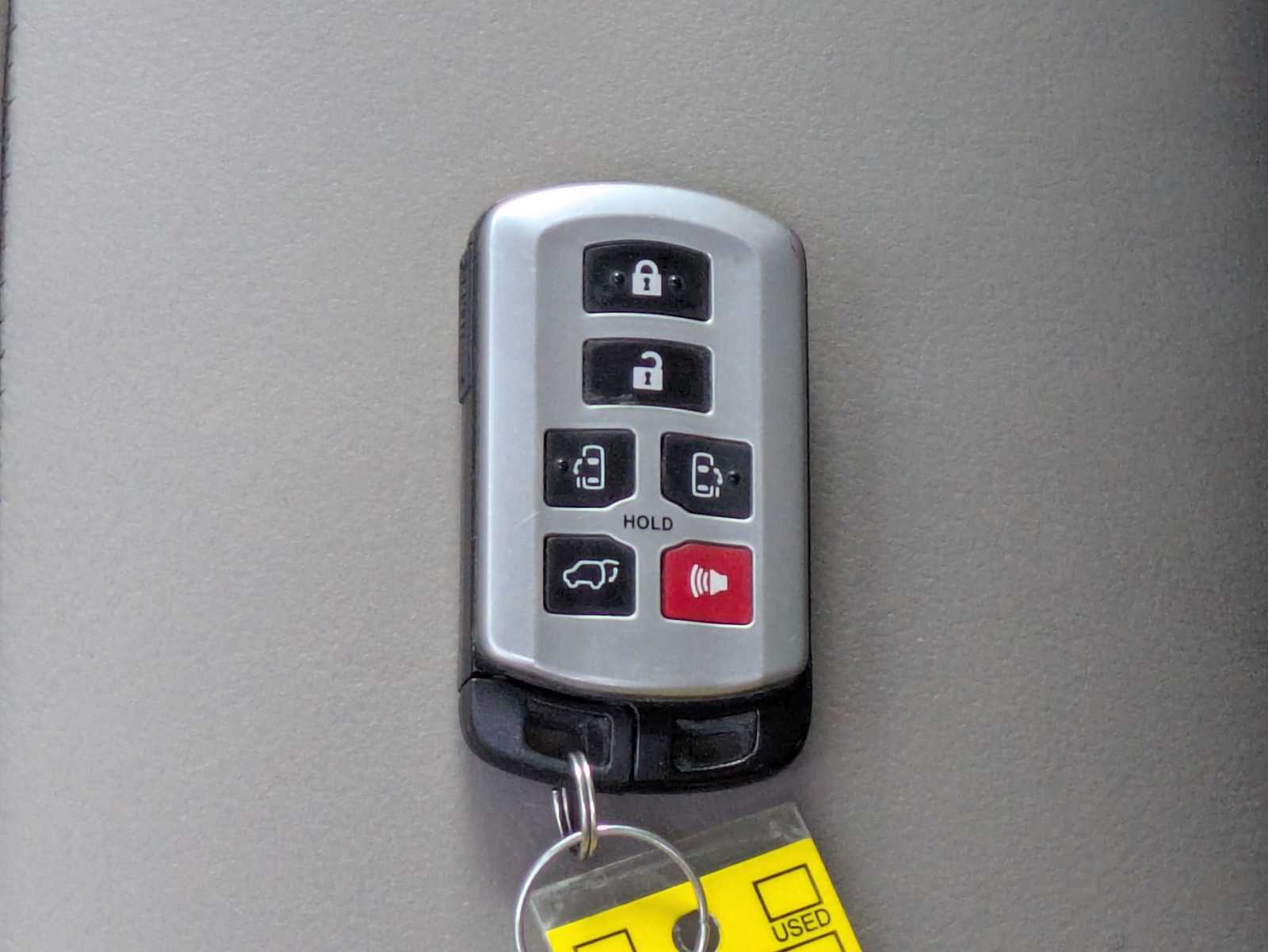 Thumbnail: 2018 Toyota Sienna - 33