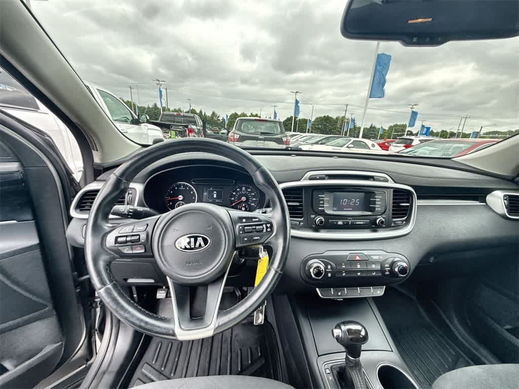 2016 Kia Sorento LX 14