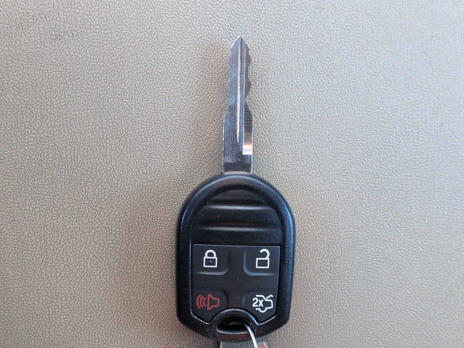 Thumbnail: 2014 Ford Taurus - 32