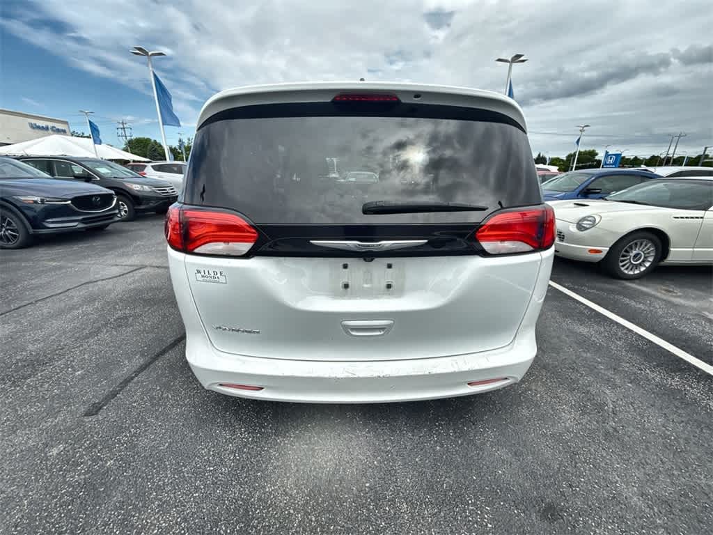 Thumbnail: 2023 Chrysler Voyager - 5