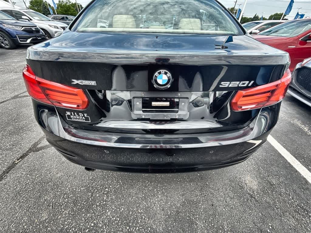 Thumbnail: 2016 BMW 3 Series - 11