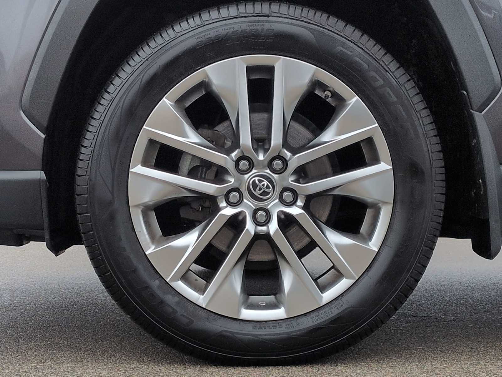 Thumbnail: 2019 Toyota RAV4 - 14