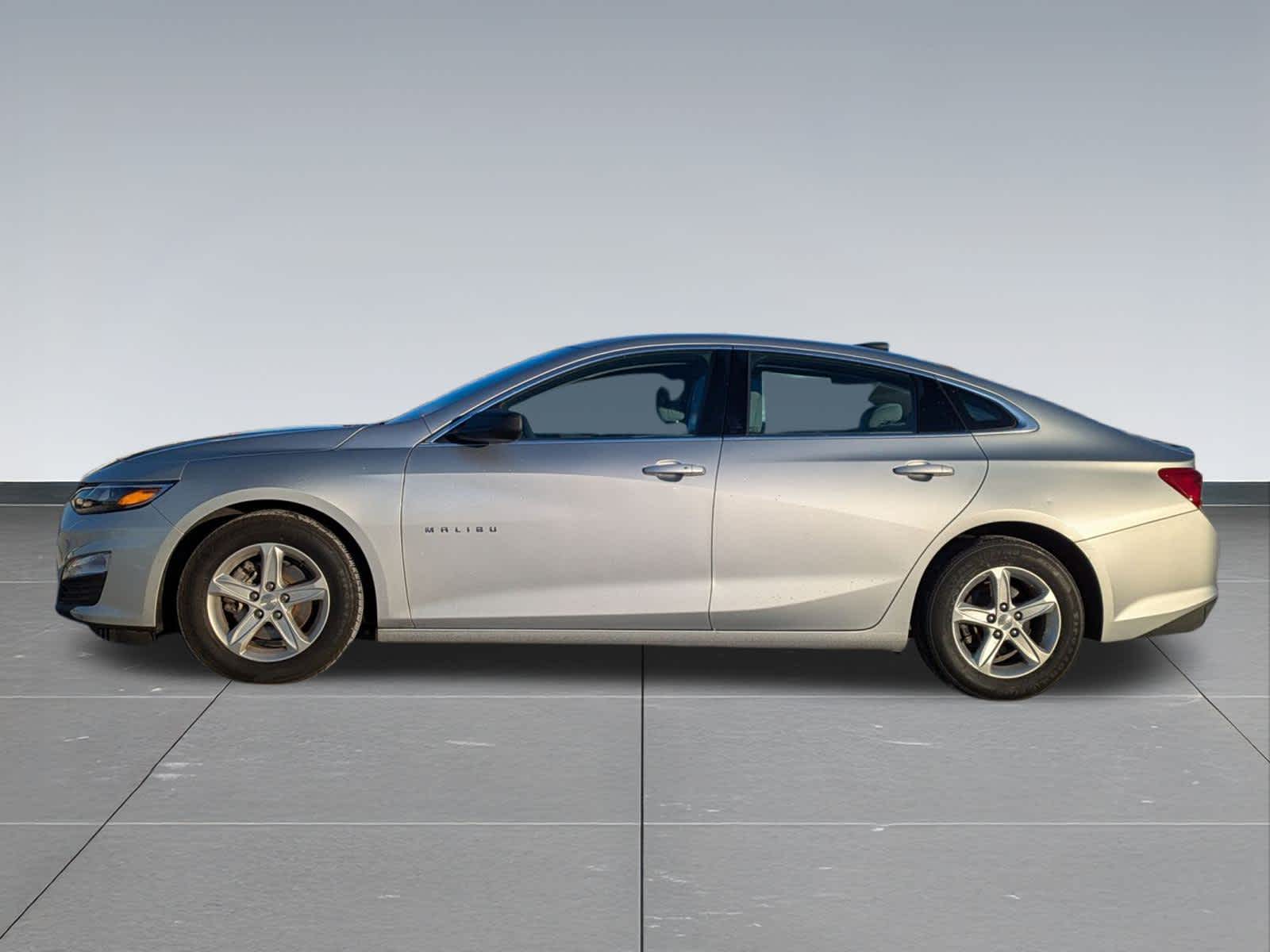 Thumbnail: 2020 Chevrolet Malibu - 3