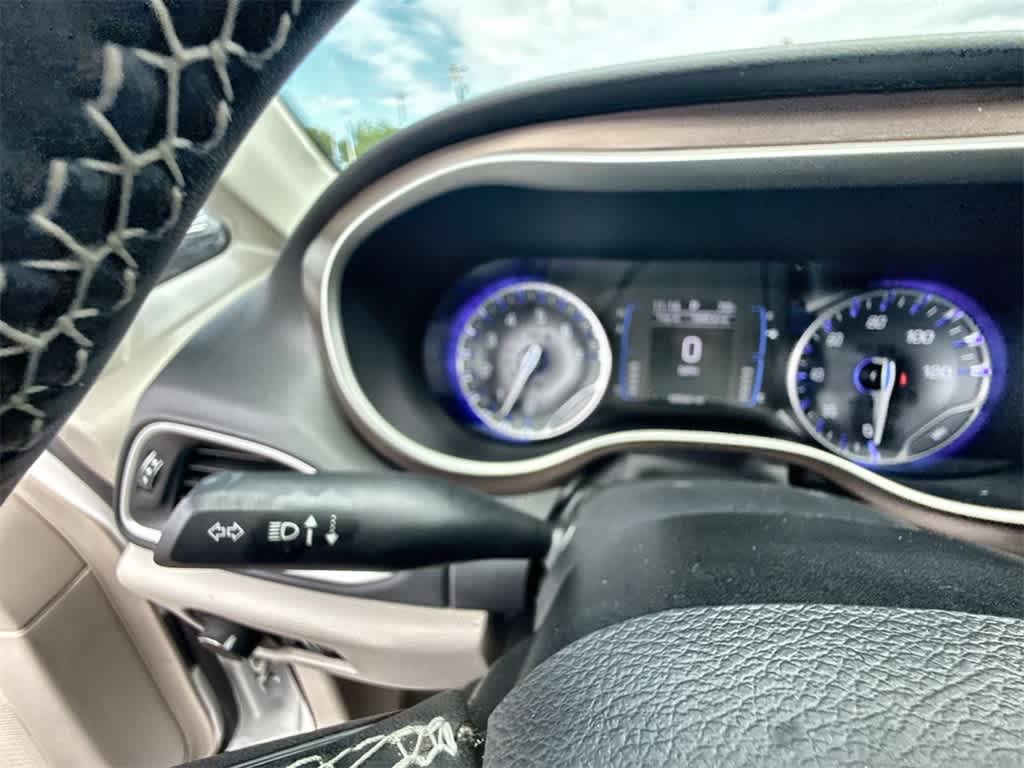 Thumbnail: 2023 Chrysler Voyager - 25