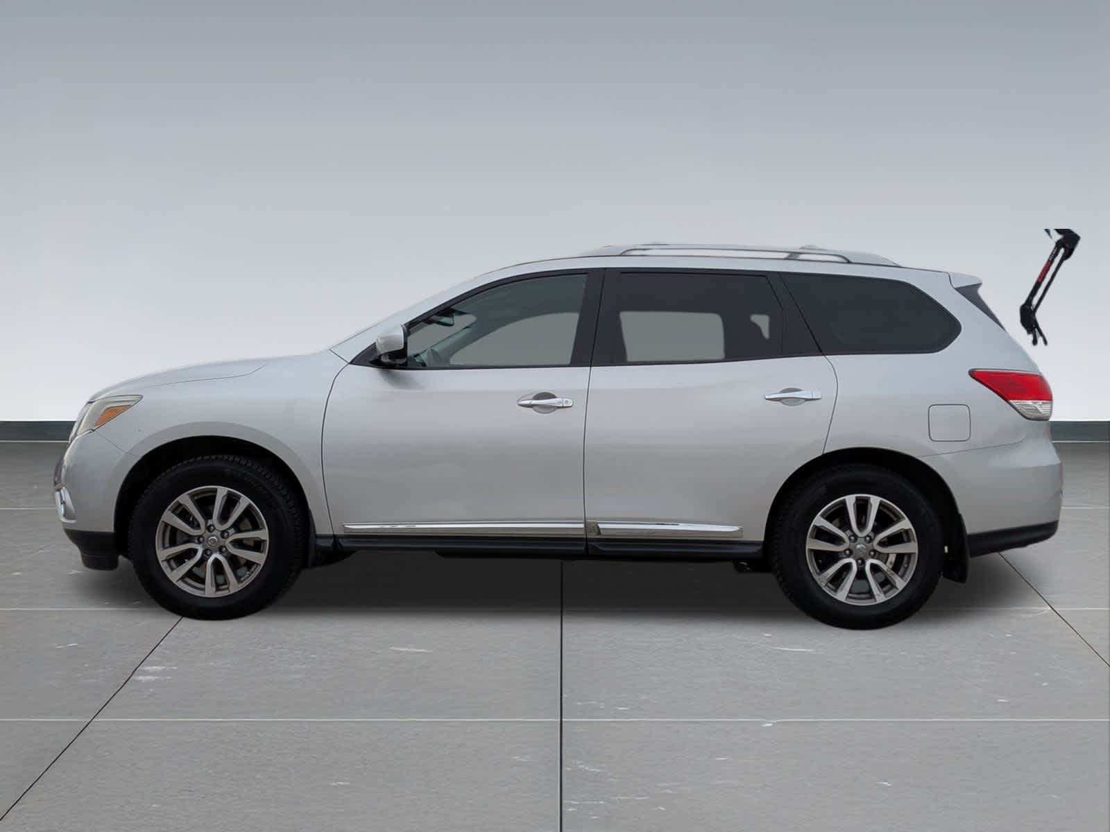 Thumbnail: 2015 Nissan Pathfinder - 3