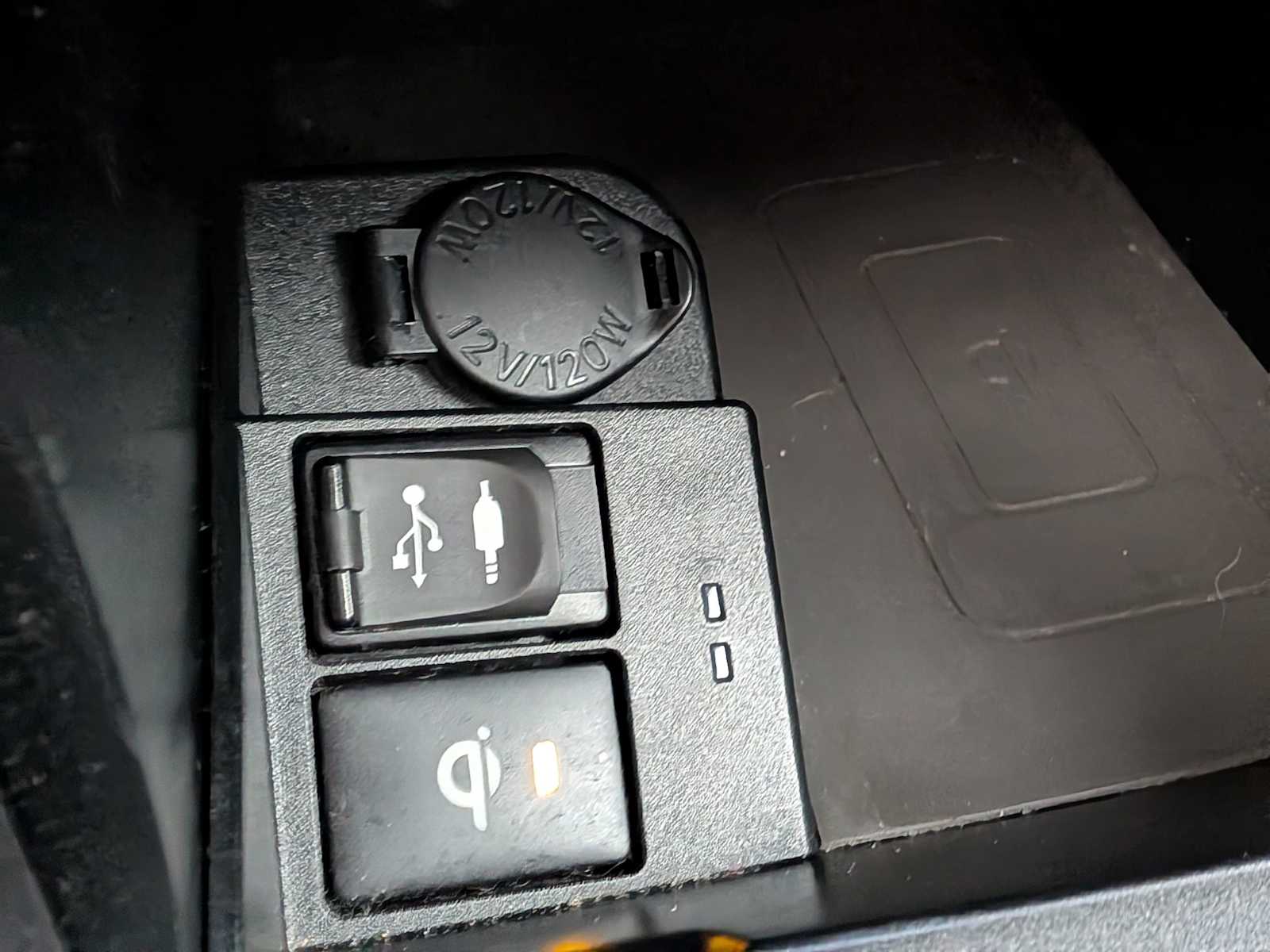 Thumbnail: 2015 Toyota Camry - 32