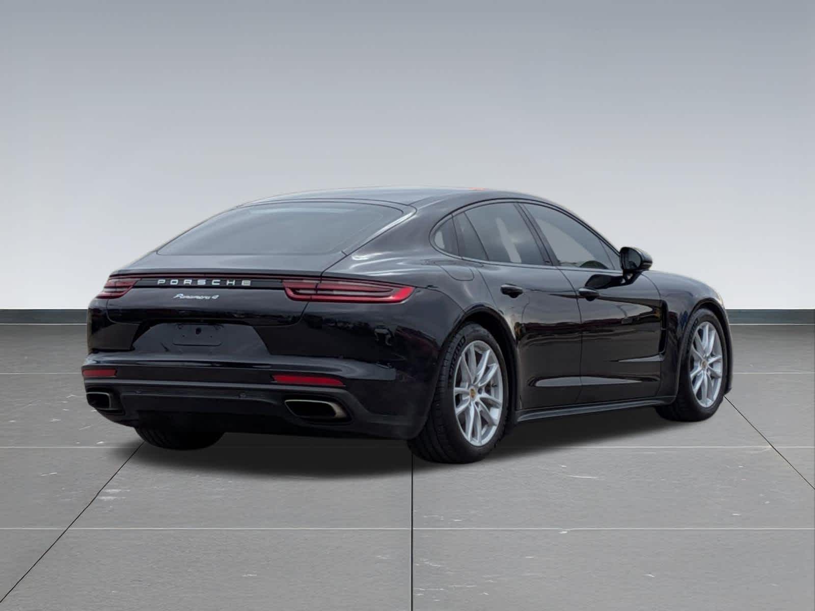 Thumbnail: 2017 Porsche Panamera - 5