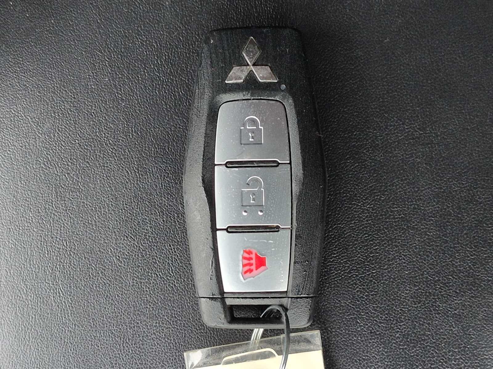 Thumbnail: 2022 Mitsubishi Outlander - 31