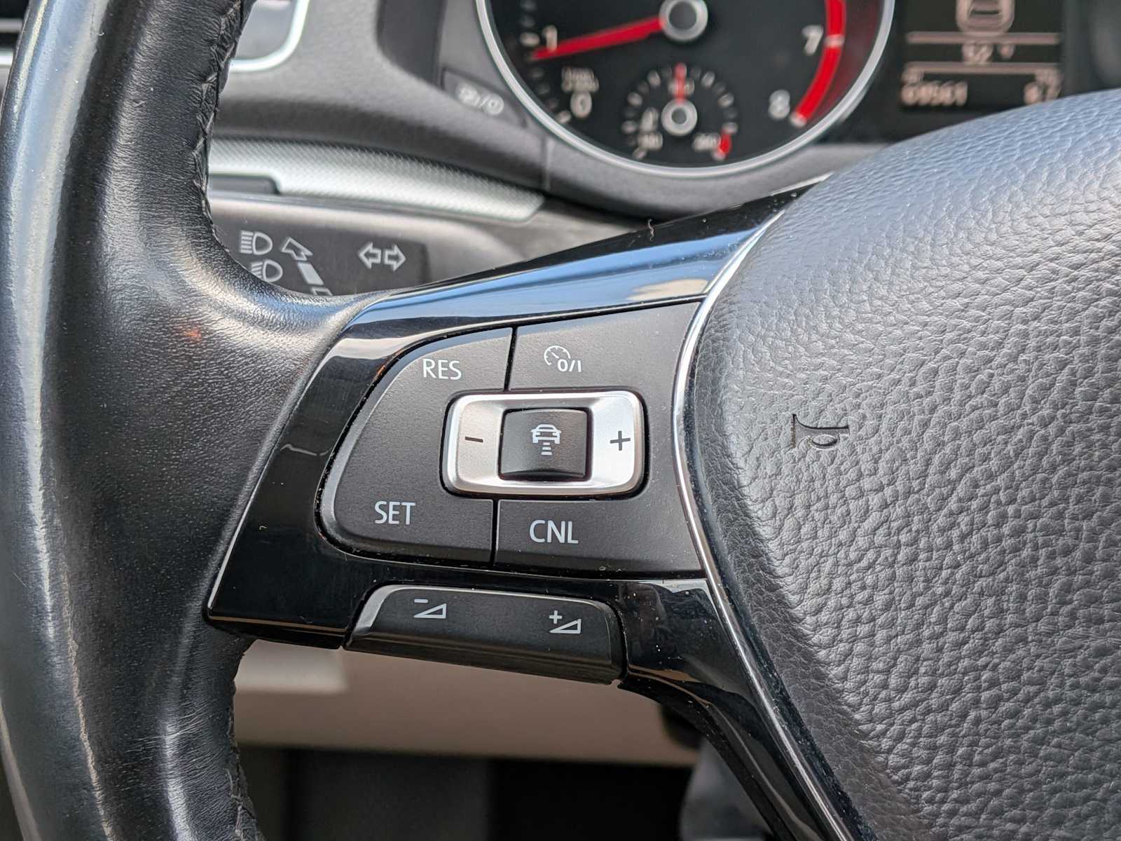 Thumbnail: 2016 Volkswagen Passat - 24