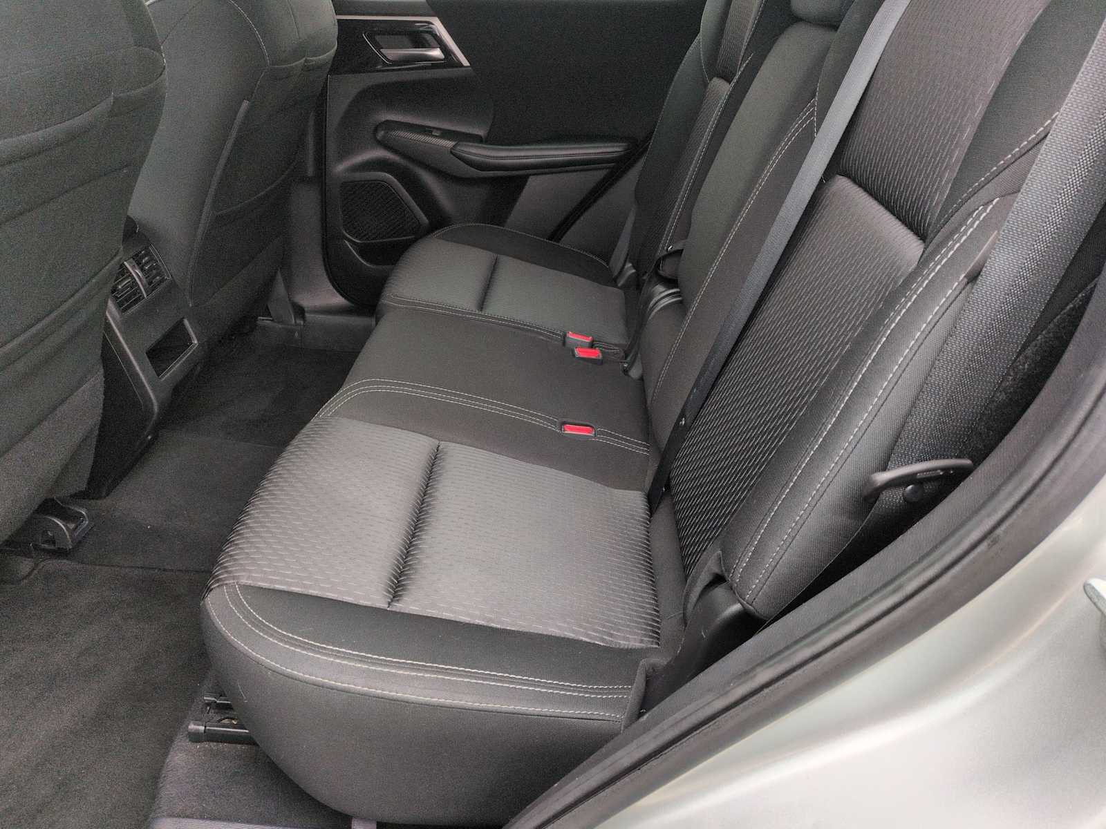 Thumbnail: 2022 Mitsubishi Outlander - 18