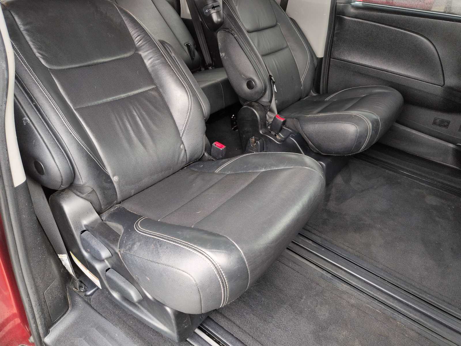 Thumbnail: 2018 Toyota Sienna - 19