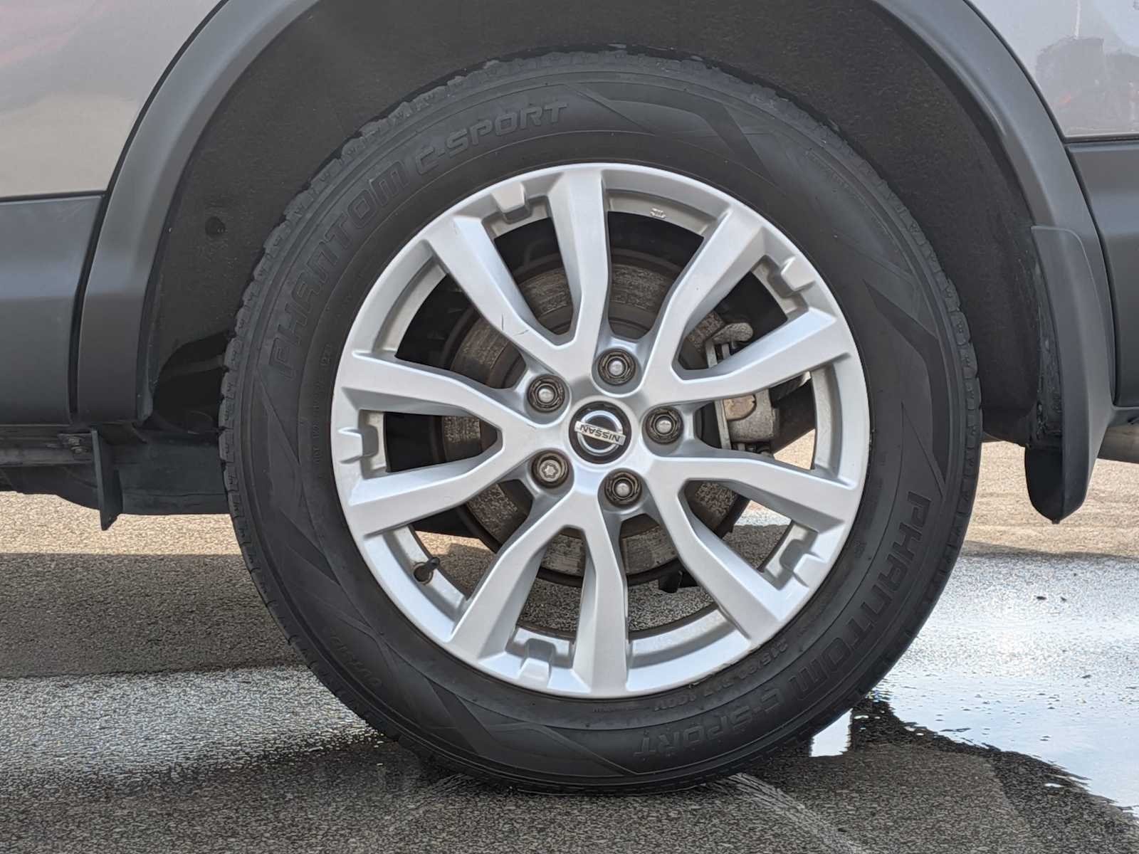 Thumbnail: 2021 Nissan Rogue Sport - 13