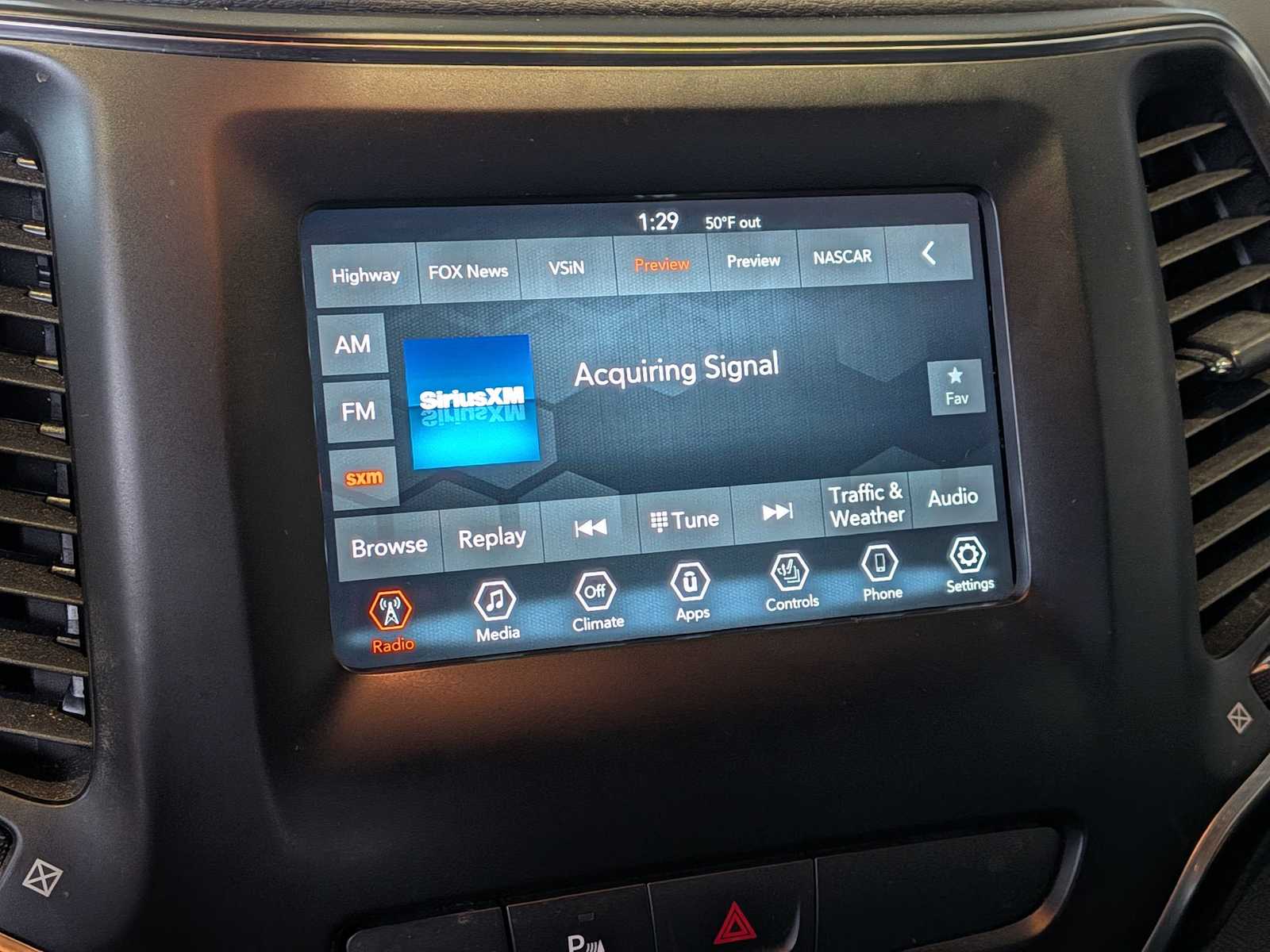 Thumbnail: 2019 Jeep Cherokee - 27