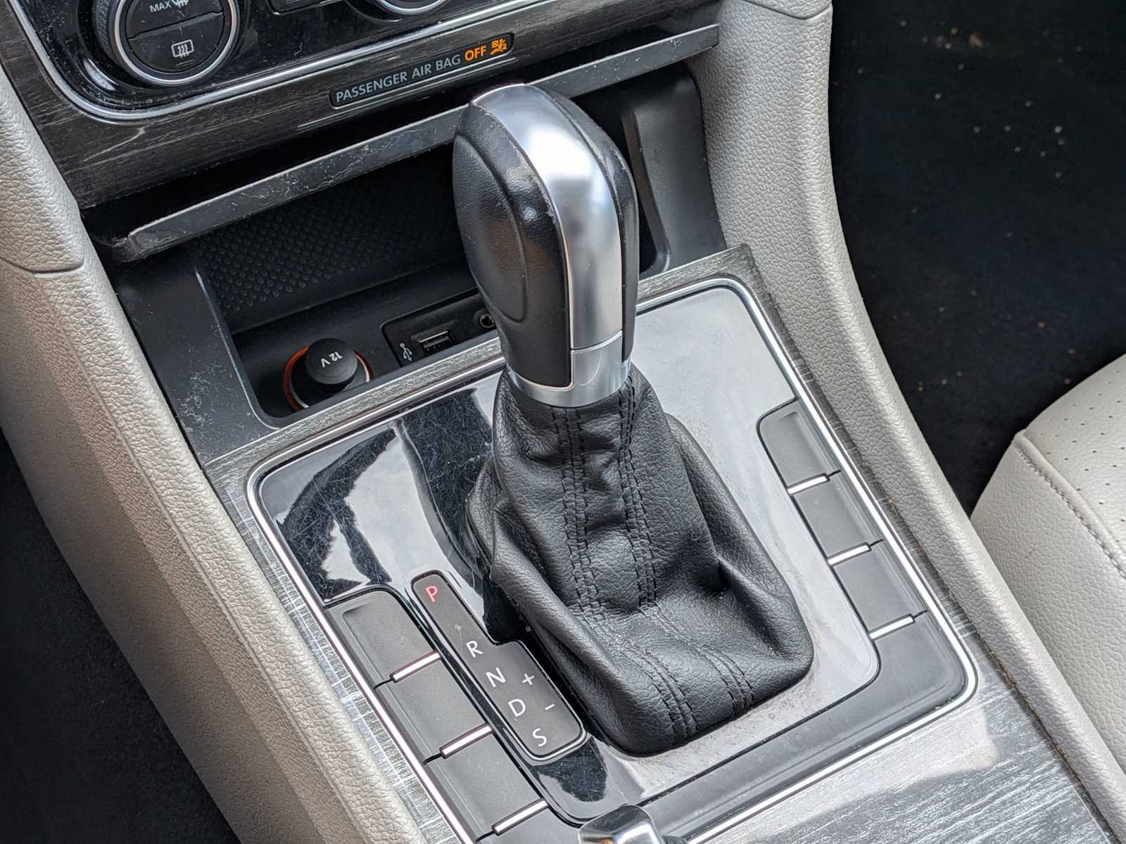 Thumbnail: 2016 Volkswagen Passat - 31